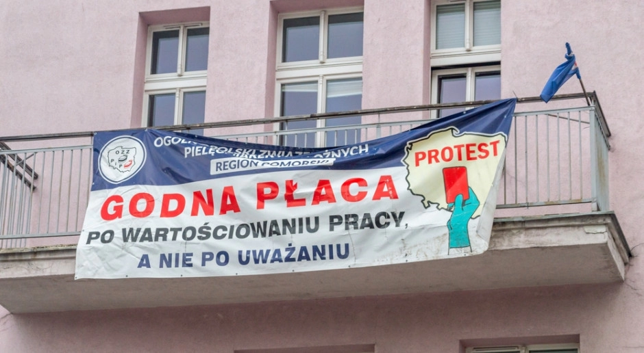 Przeciwko