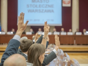 Emocje po decyzji ws. nocnej prohibicji w Warszawie