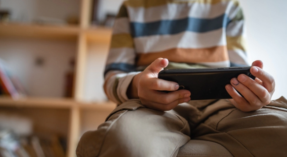 Ekspert: nadużywanie smartfonów oznacza krótsze życie dzieci. Trzeba odwrócić negatywny trend