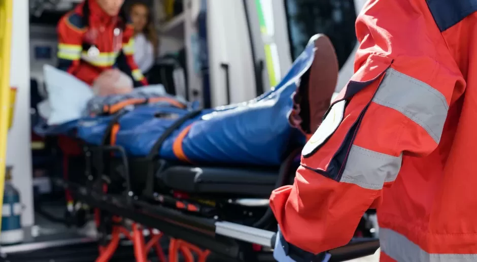 Dramatycznie poszukiwali wolnej karetki transportowej dla pacjentki. Czy potrzebna
