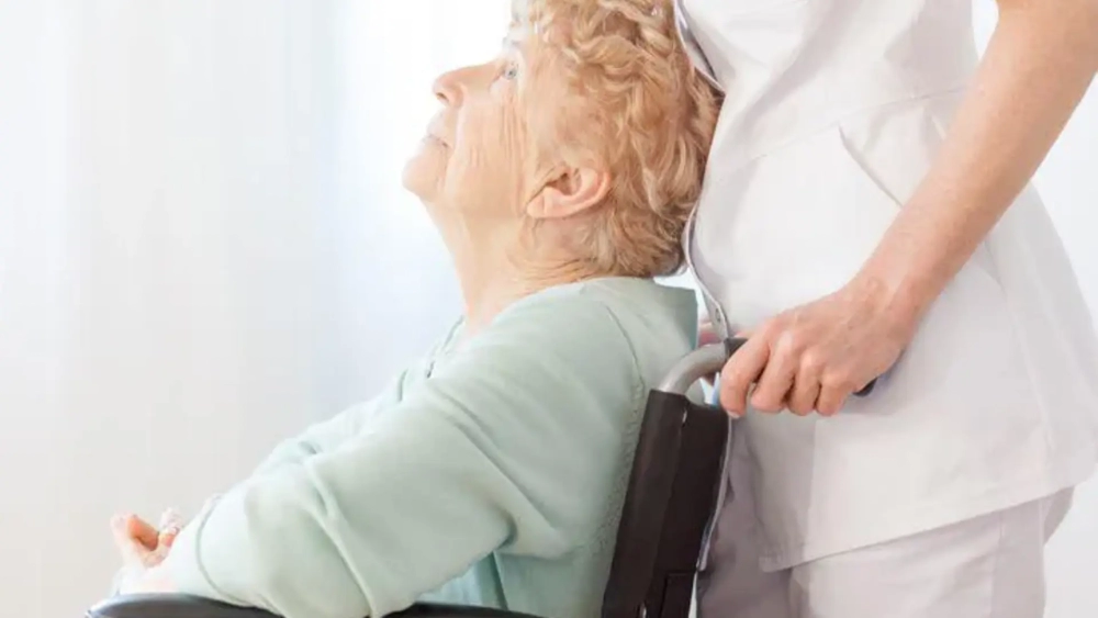 Zakażenie C. difficile to rosnący problem. Dr Cholewińska: w DPS-ach i oddziałach geriatrycznych brakuje izolatek