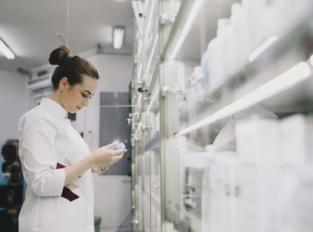 Resort zdrowia wycofuje się z obowiązku całodobowego monitorowania temperatury w aptekach. Co w zamian i co na to farmaceuci?