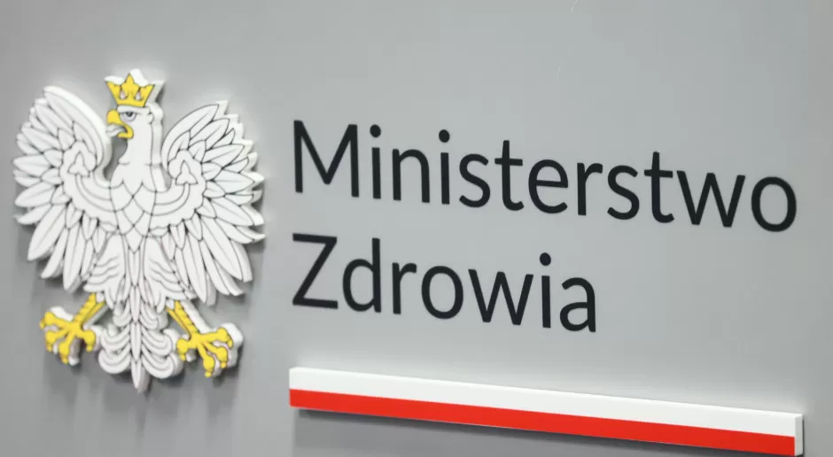 Ministerstwo Zdrowia wycofuje się z części zmian w kontraktach medyków. Związkowcy: to oszczędności kosztem etatowców