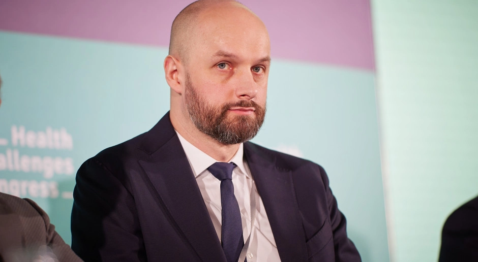 GIF o kulisach sprzedaży sieci aptek. Zaskakująca transakcja sprytnym obejściem prawa?