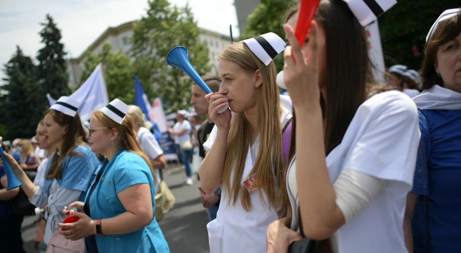 Rząd zmieni podwyżki medykom. Związkowcy zapowiadają protesty