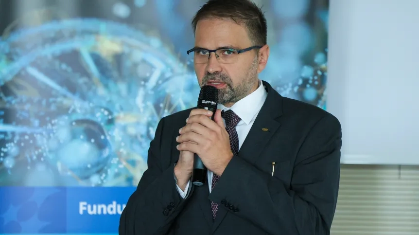 Prof. Pyrć: tworzenie wirusów przez AI to ogromna szansa, ale diabeł tkwi w szczegółach