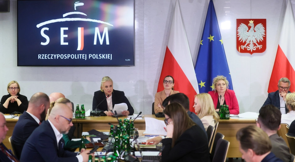Majówka dopiero przed nami, a w Sejmie już rozpalono grilla. Minister zdrowia pod ostrzałem