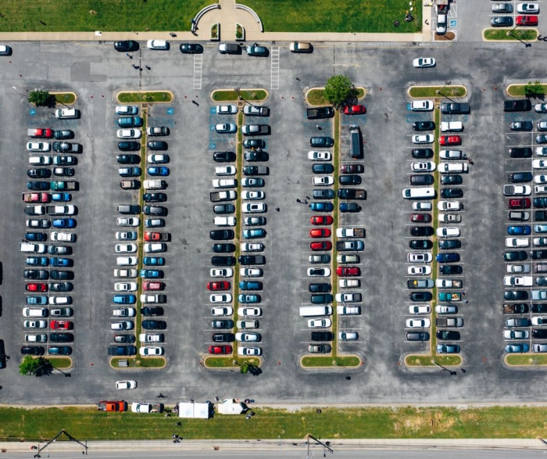 Przyjechał na SOR, a po wyjściu ze szpitala dostał rachunek na 1350 zł za parking. Sprawa wywołała dyskusję o opłatach przy lecznicach