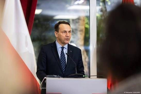 Czy pensje w sektorze publicznym powinny mieć górny limit? Doradca prezydenta krytykuje propozycję Radosława Sikorskiego