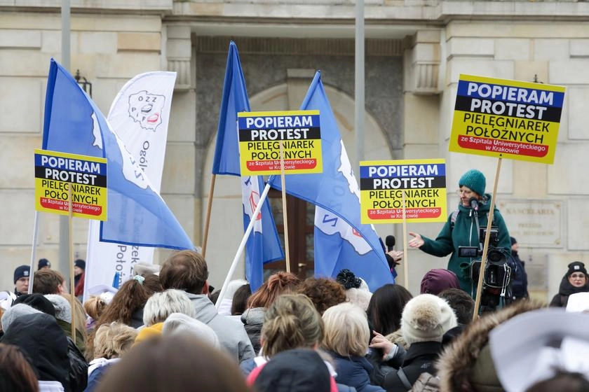 "Jesteśmy zawiedzione". Pielęgniarki protestowały przed kancelarią premiera